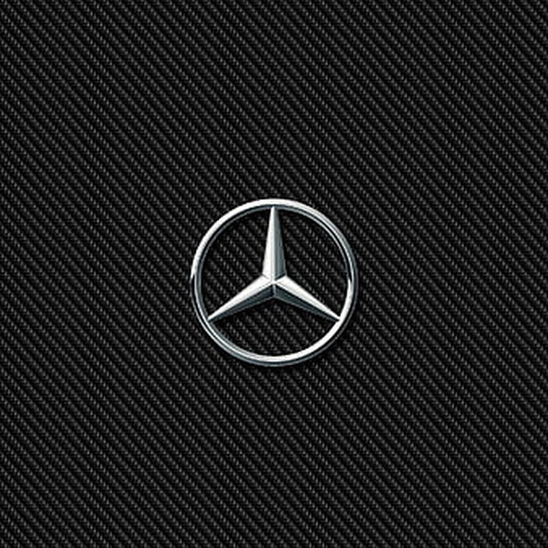 Mercedes-Benz Logo auf Carbon