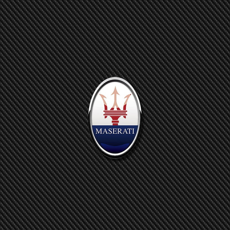 Maserati Logo auf Carbon