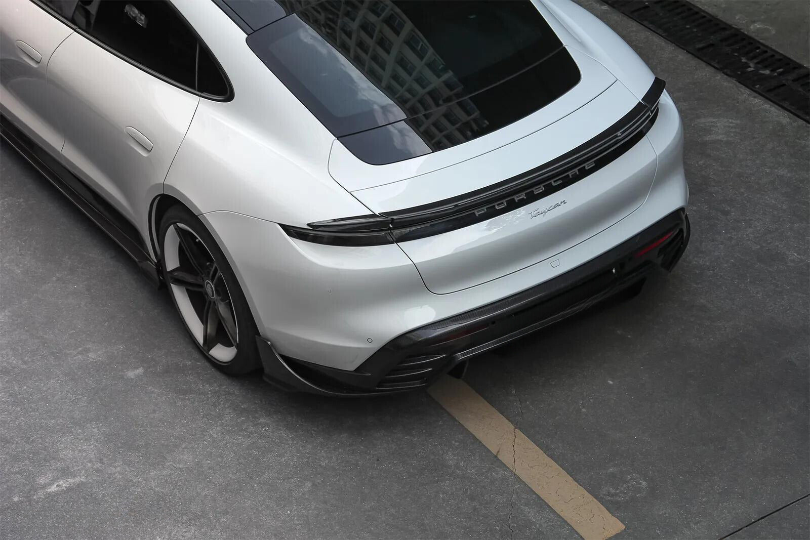 Carbon Bodykit für den Porsche Taycan