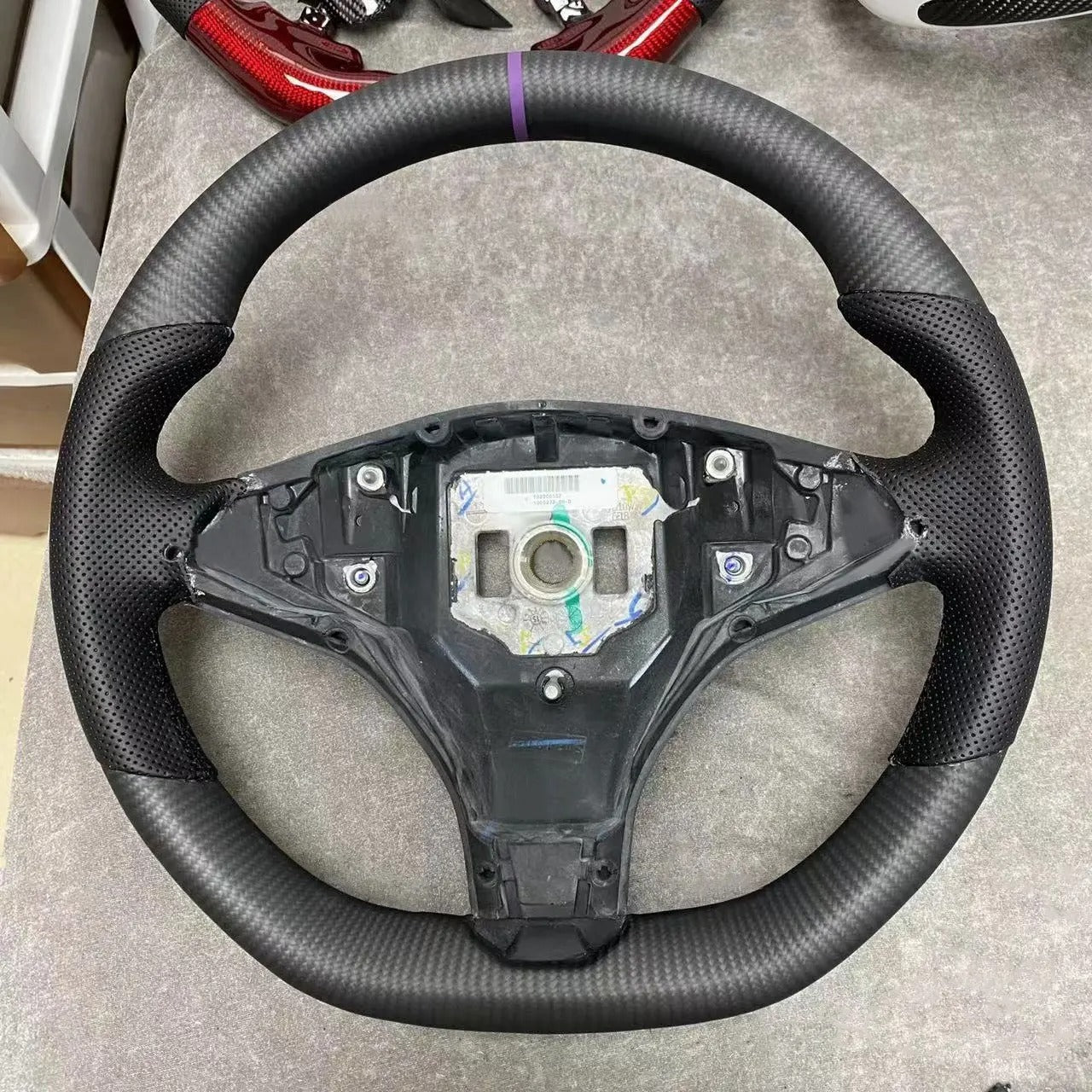 Carbon Lenkrad basierend auf den Tesla Model S/X