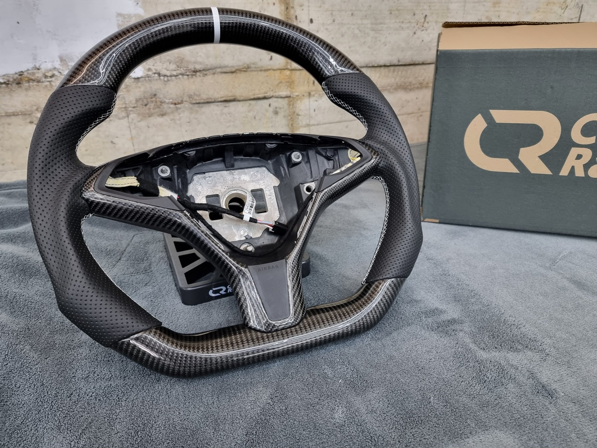 Carbon Lenkrad basierend auf den Tesla Model S/X