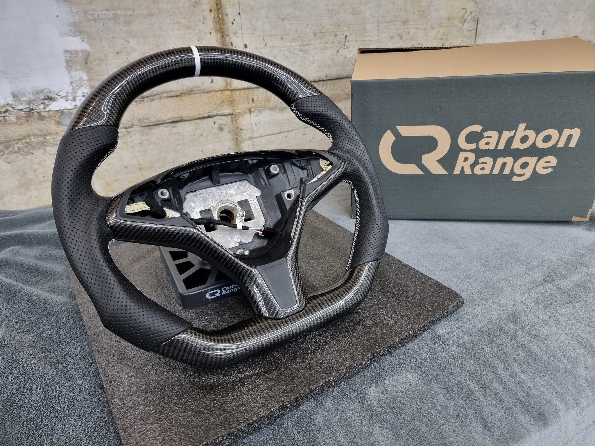 Carbon Lenkrad basierend auf den Tesla Model S/X