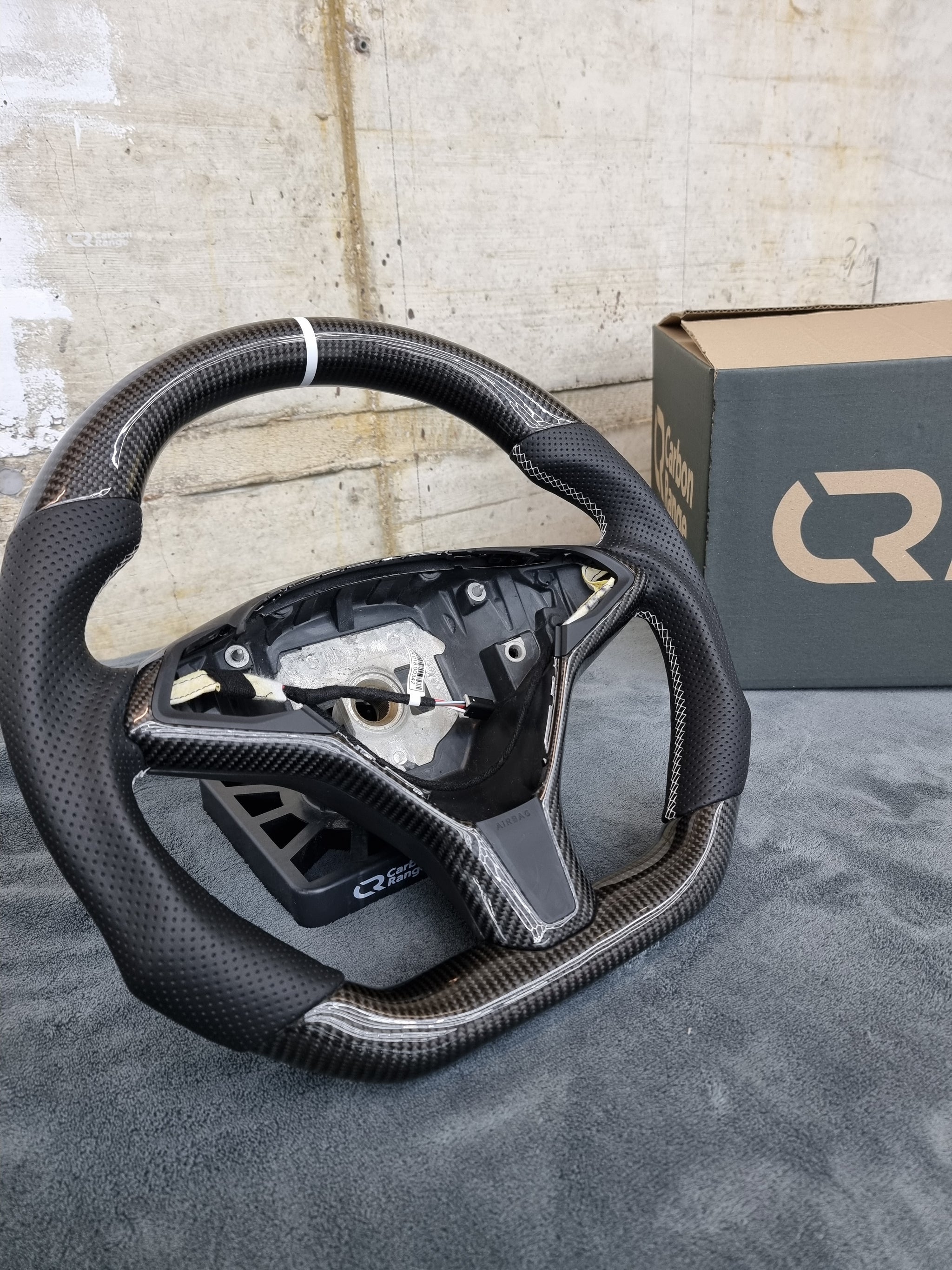 Carbon Lenkrad basierend auf den Tesla Model S/X